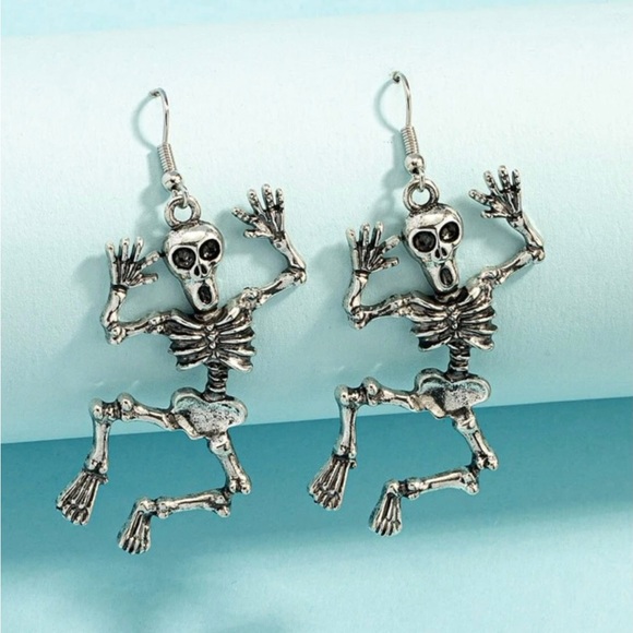 “The Scream” Edvard Munch Modern Art Heel Clicking Skeleton Ghostface Earrings - Picture 6 of 8